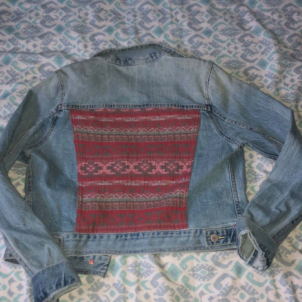 American Eagle cropped jean jacket w/ tribal print